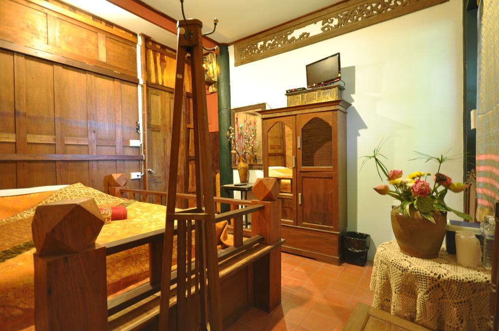 Ayutthaya Bouchic Hostel Exterior foto
