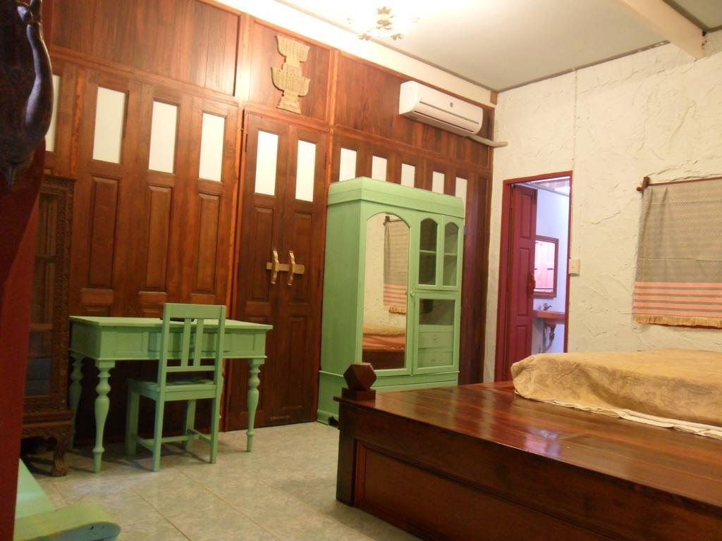 Ayutthaya Bouchic Hostel Exterior foto