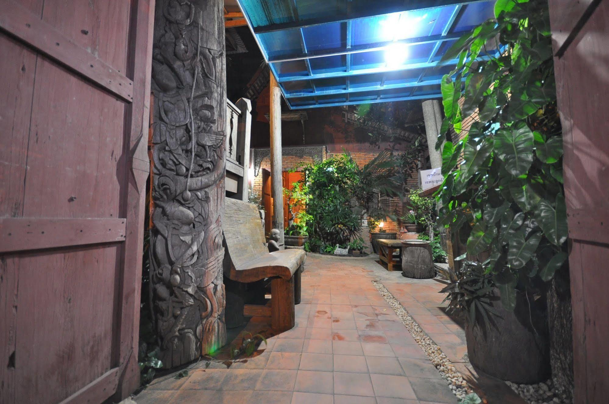 Ayutthaya Bouchic Hostel Exterior foto